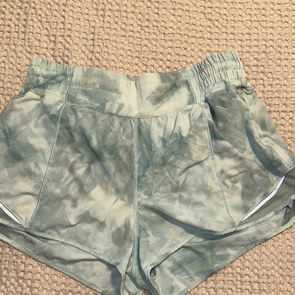Lululemon Hotty Hot shorts - size 8